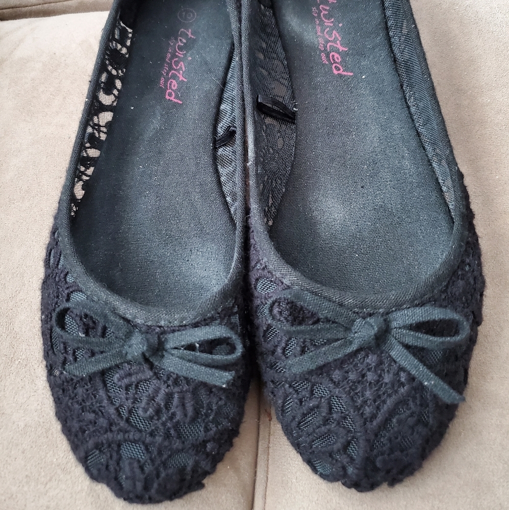 ❤ FREE WITH $60 PURCHASE Black lace Flats